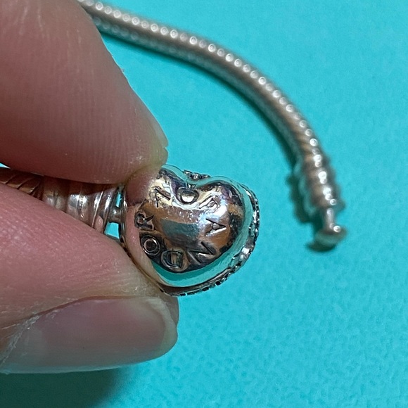 Pandora Bracelet with 6 charms - Picture 8 of 9